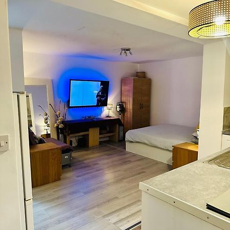 Stylish Studio Flat - Watford Junction - Harry Potter Екстер'єр фото