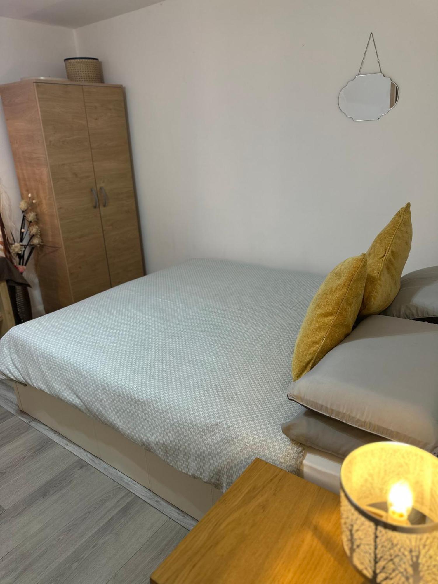 Stylish Studio Flat - Watford Junction - Harry Potter Екстер'єр фото