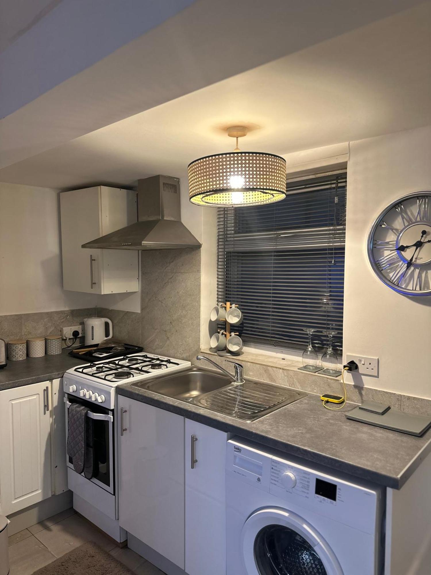 Stylish Studio Flat - Watford Junction - Harry Potter Екстер'єр фото